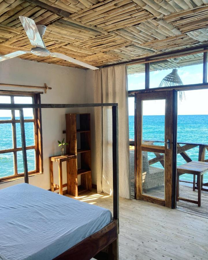 Soul Rebel Lodge & Backpackers Nkhata Bay Extérieur photo