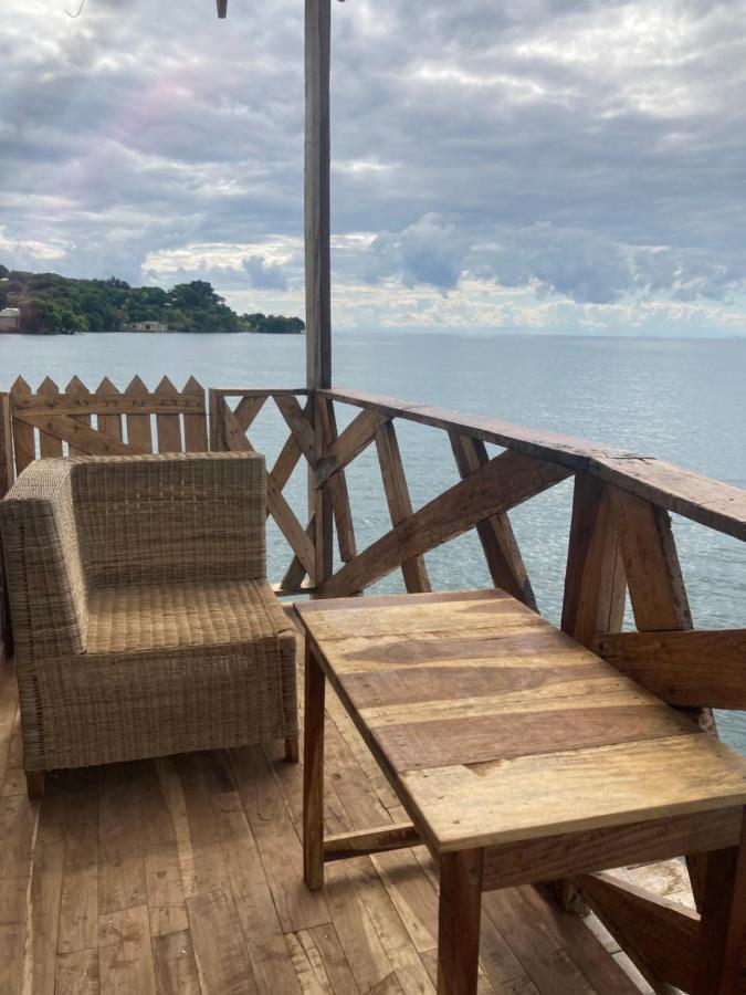 Soul Rebel Lodge & Backpackers Nkhata Bay Extérieur photo